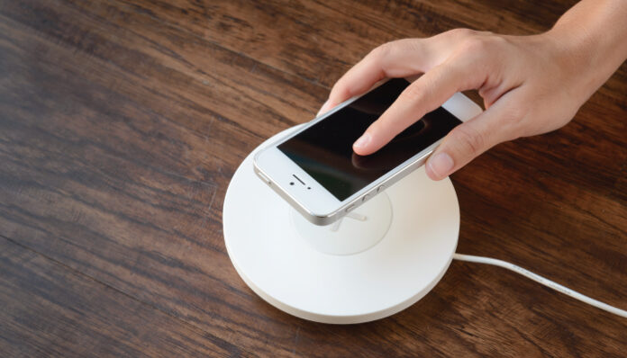 Researchers-Develop-'VoltSchemer'-Attacks-Targeting-Wireless-Chargers_